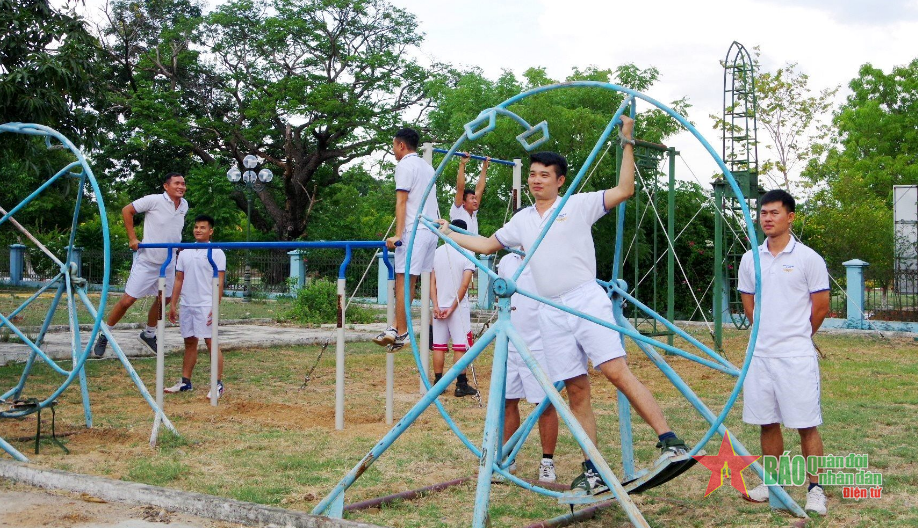 Rèn thể lực nâng cao sức khỏe phi công